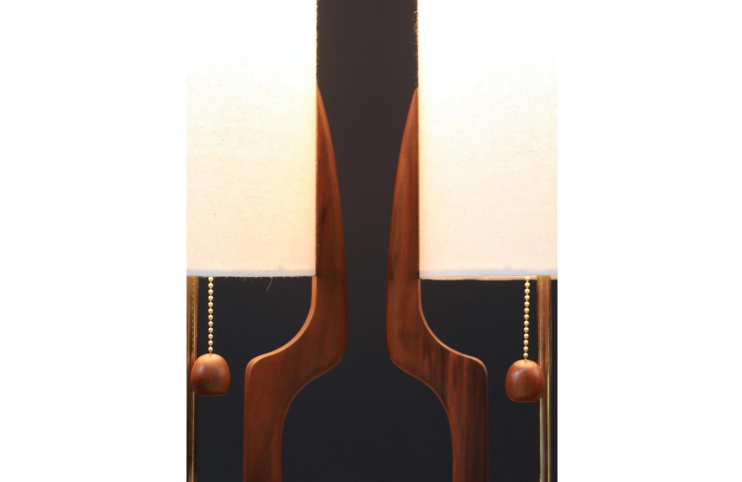 Expertly Restored - David Shreve Sculpted Walnut Table Lamps for V.H. Woolums In Good Condition In Los Angeles, CA