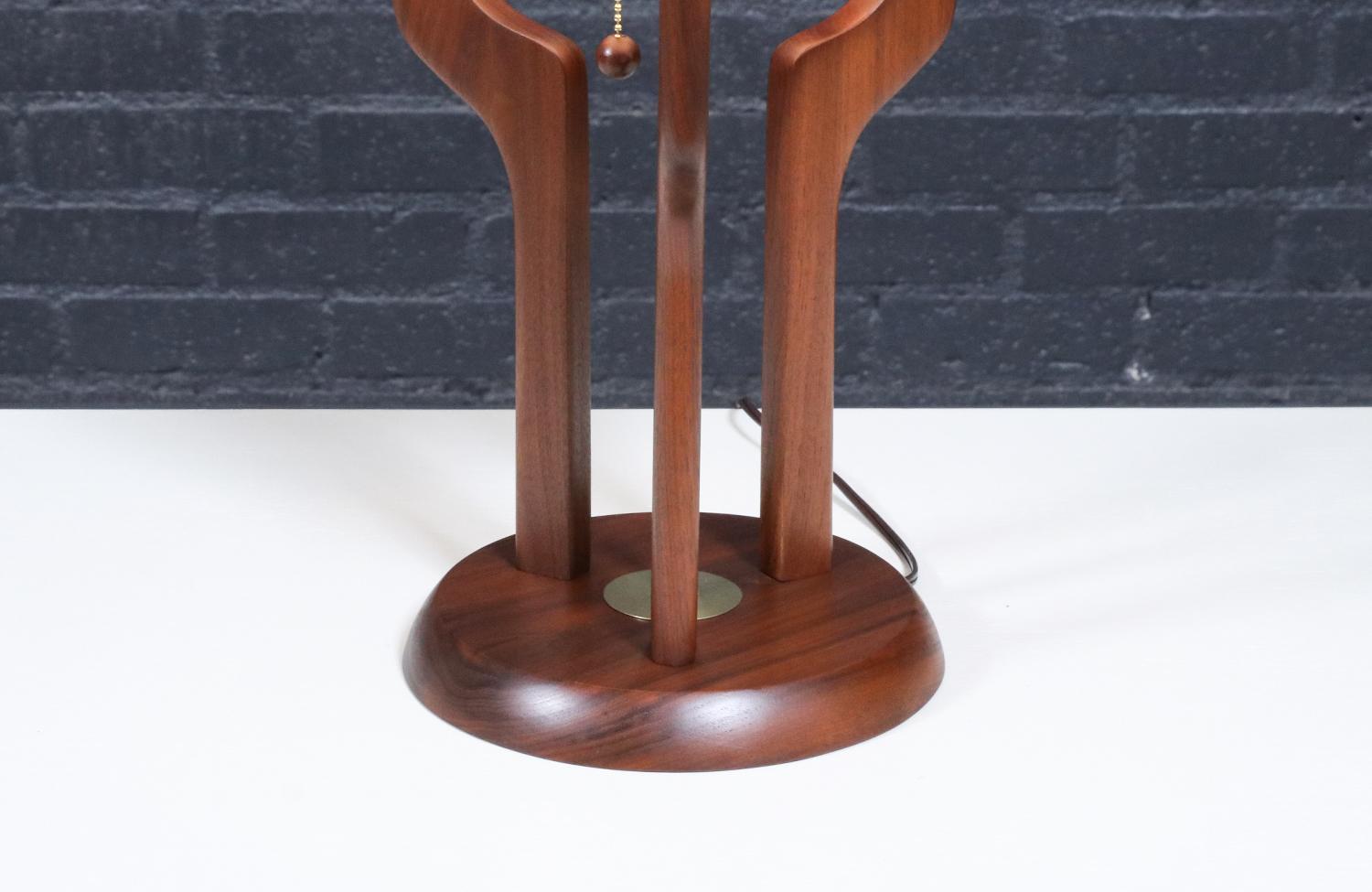 Restaurate con perizia - Lampade da tavolo scultoree in noce di David David Shreve per V.H. Woolums in vendita 4
