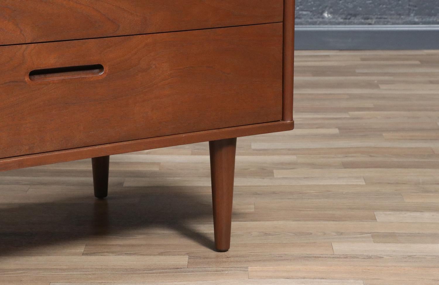 Expertly Restored - Edward J. Wormley Mahogany 5-Drawers Dresser for Dunbar For Sale 4