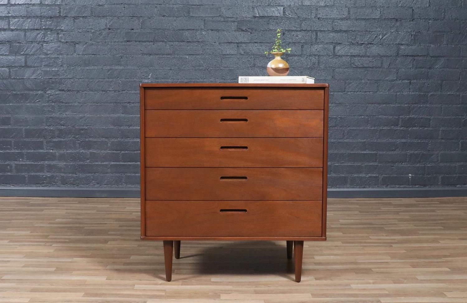 Mid-Century Modern Expertly Restored - Edward J. Wormley Mahogany 5-Drawers Dresser for Dunbar For Sale