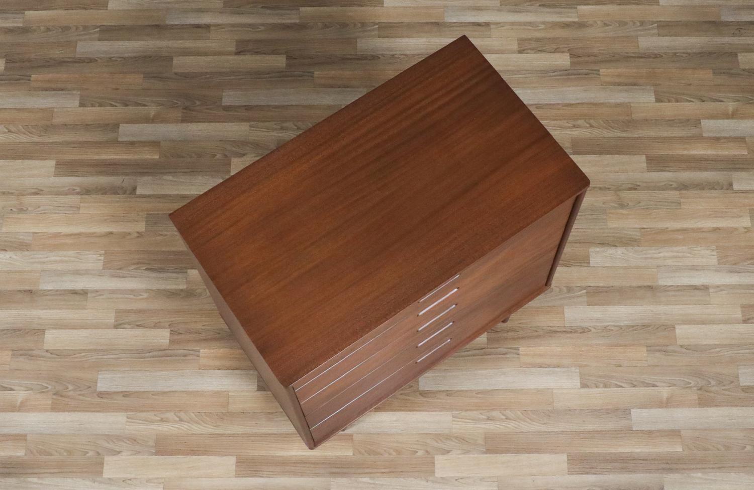 Mid-20th Century Expertly Restored - Edward J. Wormley Mahogany 5-Drawers Dresser for Dunbar For Sale
