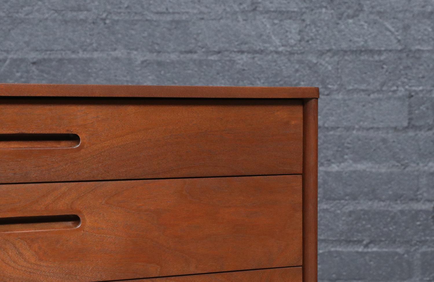 Expertly Restored - Edward J. Wormley Mahogany 5-Drawers Dresser for Dunbar For Sale 1
