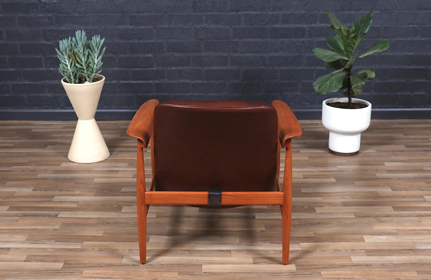 Expertisch restauriert - Finn Juhl Modell BO-118 Cognacfarbener Loungesessel aus Leder und Teakholz im Angebot 1