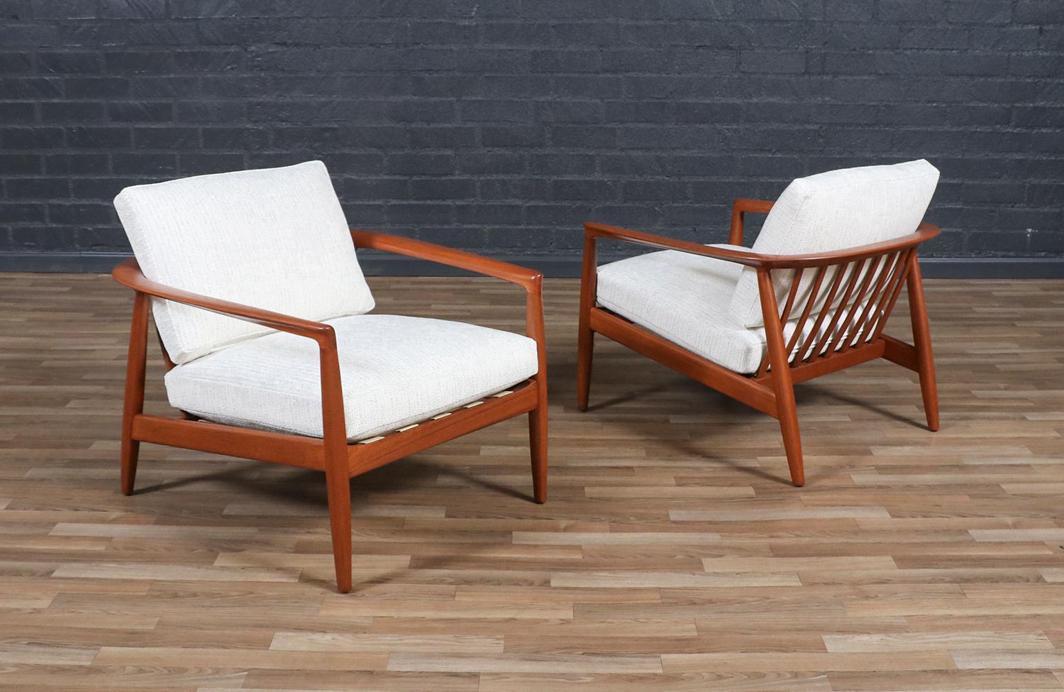 Fachmännisch restauriert - Folke Ohlsson Model 72-C Teak Lounge Chairs für Dux (Skandinavische Moderne) im Angebot
