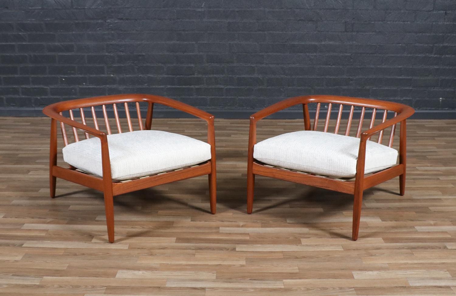 Fachmännisch restauriert - Folke Ohlsson Model 72-C Teak Lounge Chairs für Dux (Stoff) im Angebot
