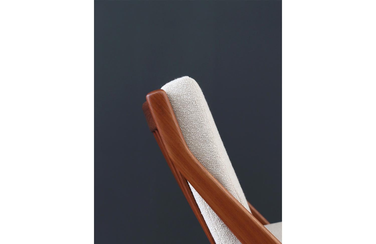Tissu d'ameublement Restauré par des experts - Folke Ohlsson, chaises longues Scissor en teck et tweed pour Dux en vente