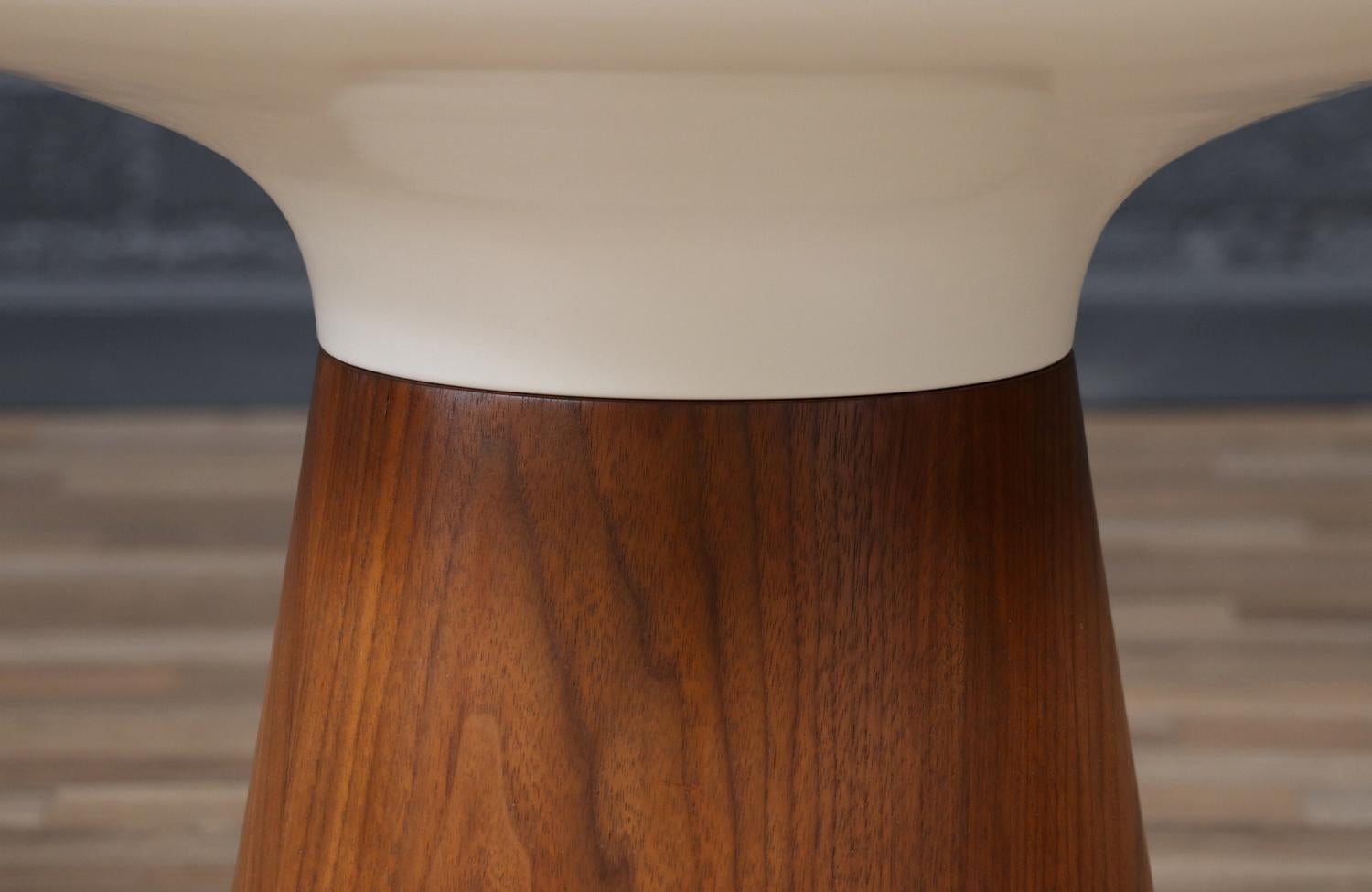 Expertly Restored - Frank Rohloff Tulip Marble & Walnut Side Table For Sale 1