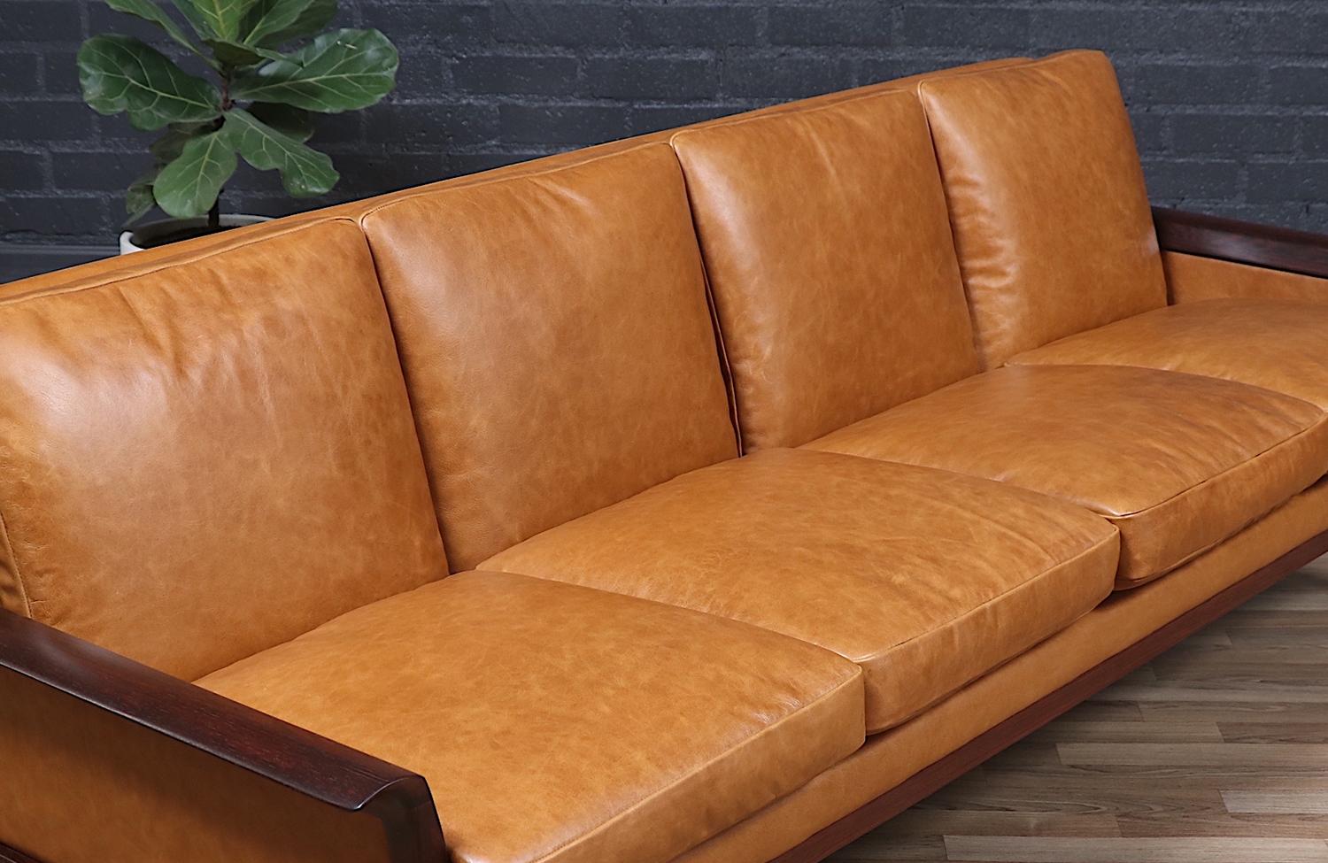 Fachmännisch restauriert - Fredrik A. Kayser Modell-934 Palisander & Leder Sofa (Ende des 20. Jahrhunderts) im Angebot