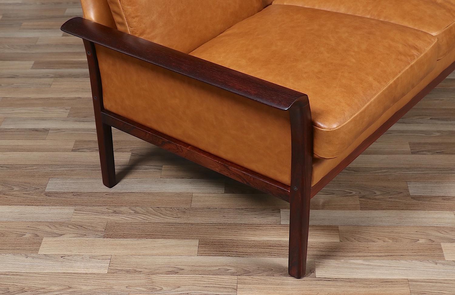 Fachmännisch restauriert - Fredrik A. Kayser Modell-934 Palisander & Leder Sofa im Angebot 1