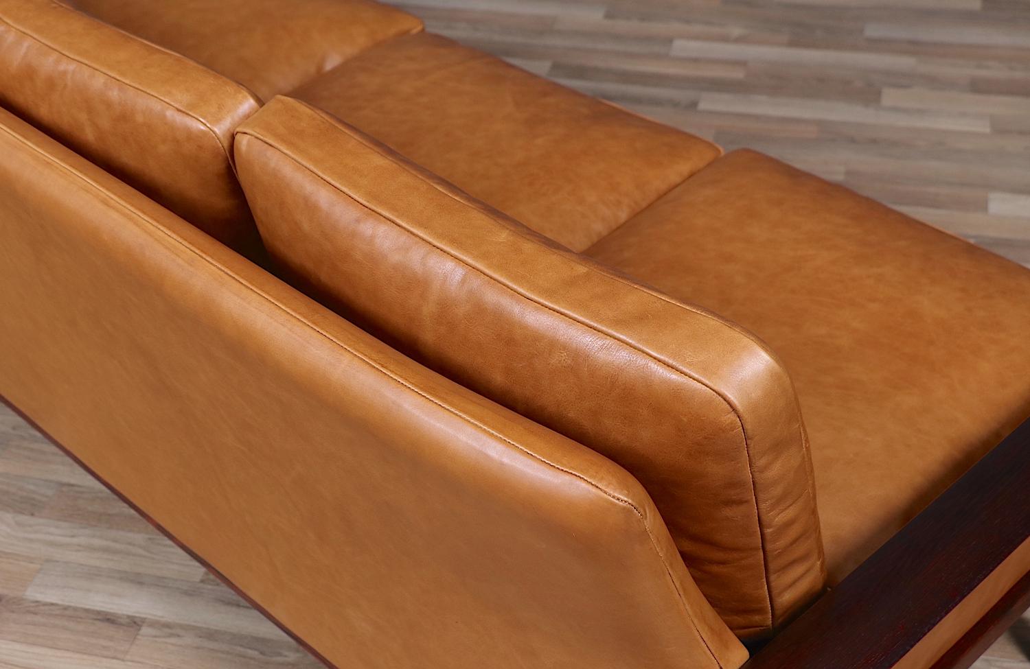 Fachmännisch restauriert - Fredrik A. Kayser Modell-934 Palisander & Leder Sofa im Angebot 3