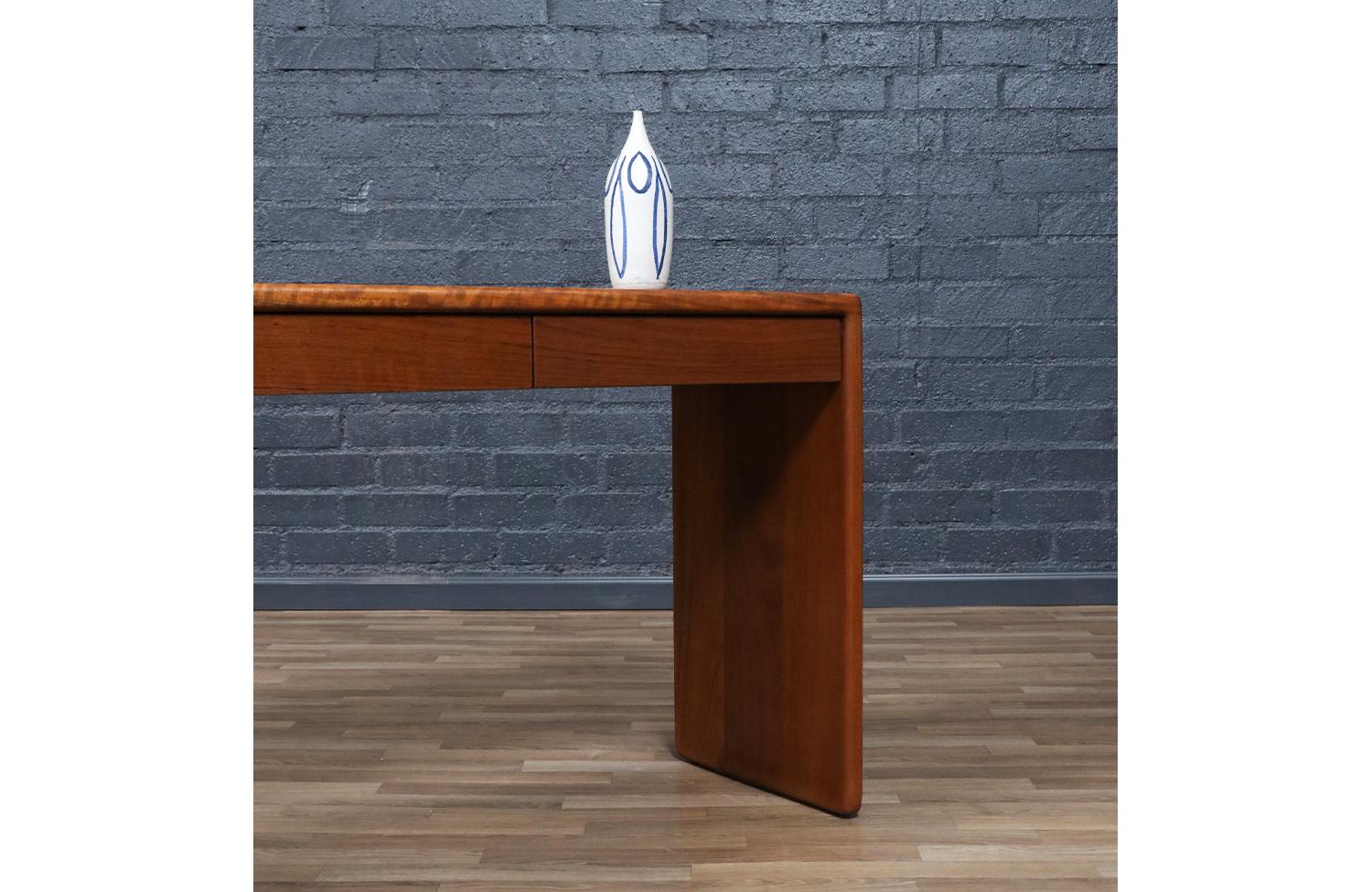 Expertly Restored - Gerald McCabe Shedua Console Table for Orange Crate Modern For Sale 5