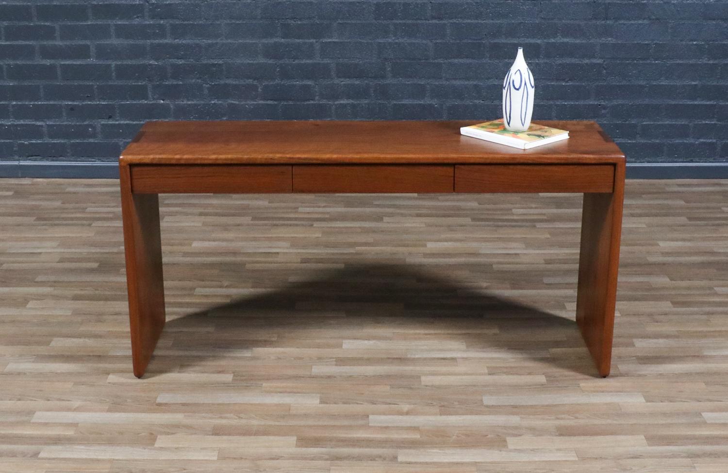 Late 20th Century Expertly Restored - Gerald McCabe Shedua Console Table for Orange Crate Modern For Sale