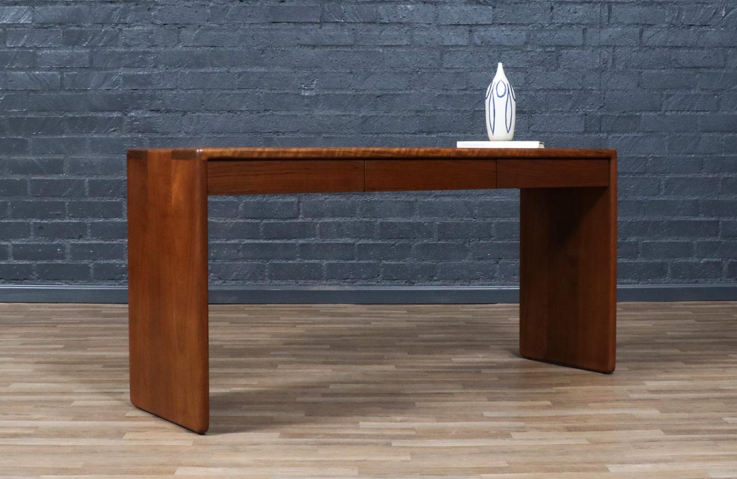 Wood Expertly Restored - Gerald McCabe Shedua Console Table for Orange Crate Modern For Sale
