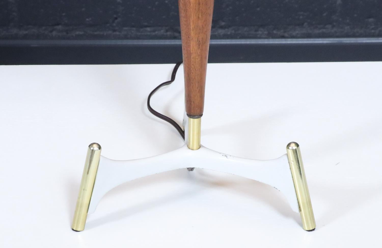Expertly Restored - Gerald Thurston Sculpted Tripod Table Lamp for Lightolier en venta 3