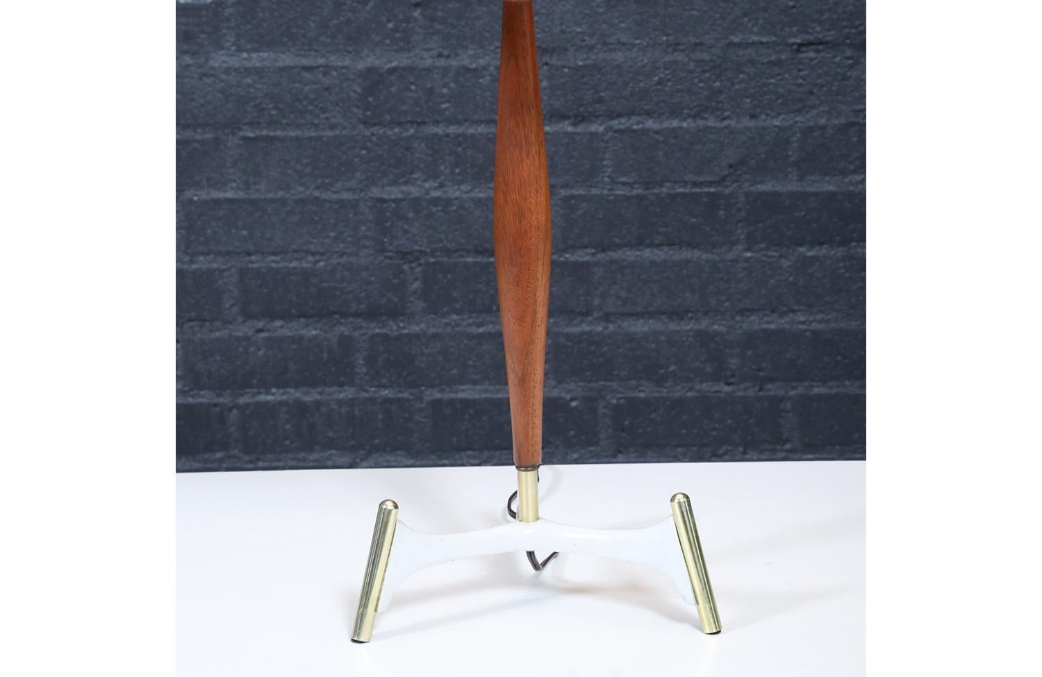 Expertly Restored - Gerald Thurston Sculpted Tripod Table Lamp for Lightolier en venta 4