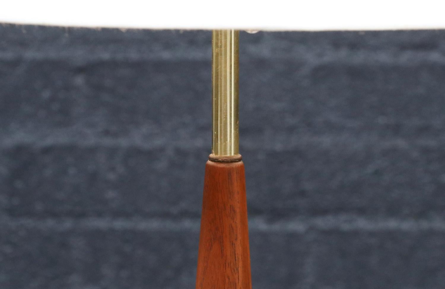 Expertly Restored - Gerald Thurston Sculpted Tripod Table Lamp for Lightolier en venta 1