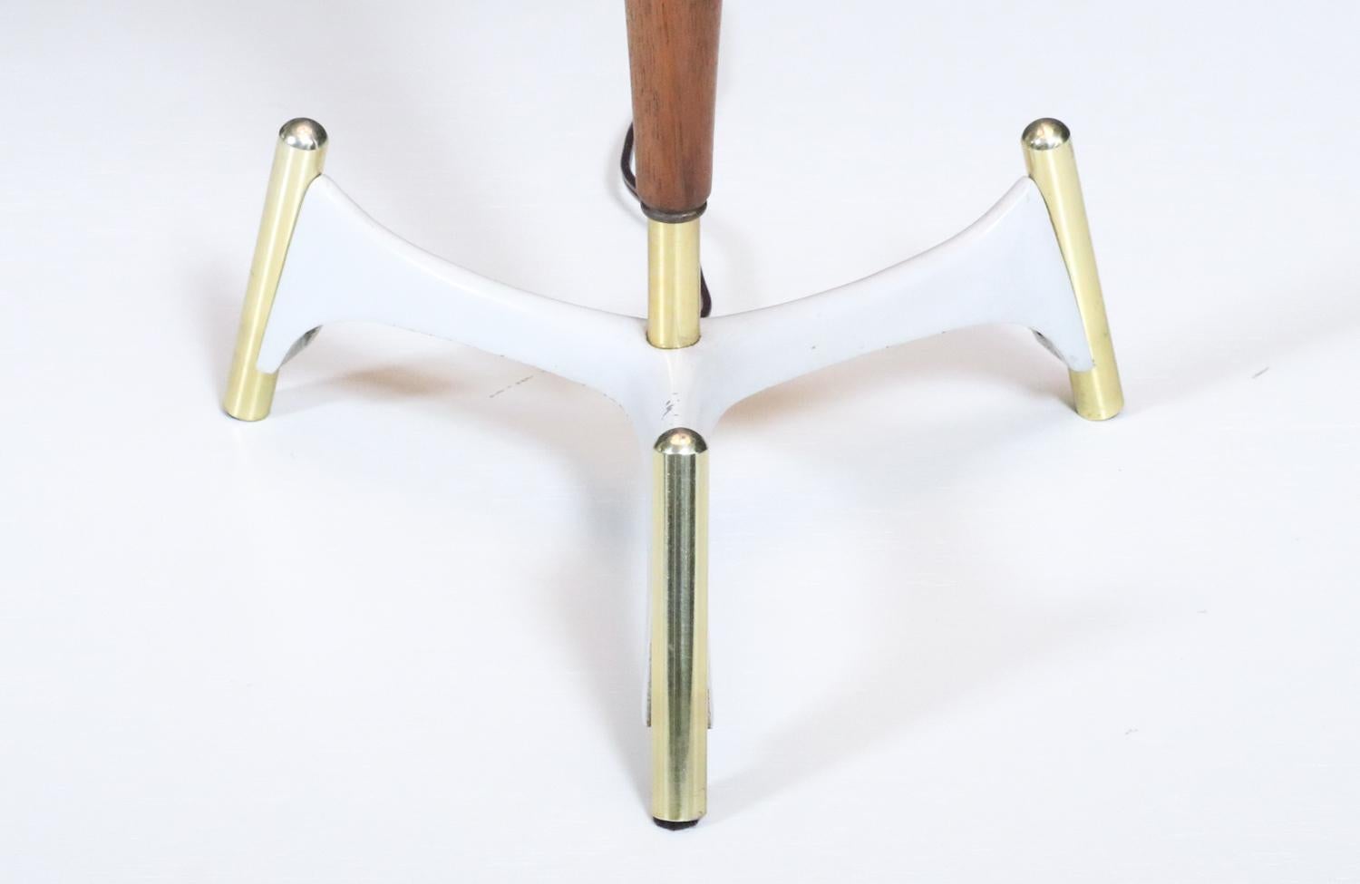Expertly Restored - Gerald Thurston Sculpted Tripod Table Lamp for Lightolier en venta 2