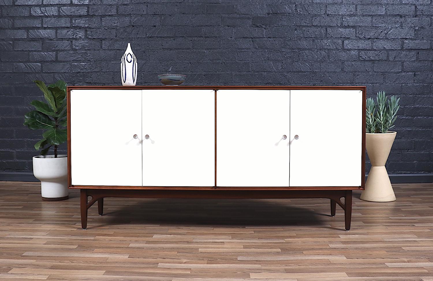 Mid-Century Modern Expertly Restored - Greta M. Grossman Lacquered Credenza for Glenn of CA