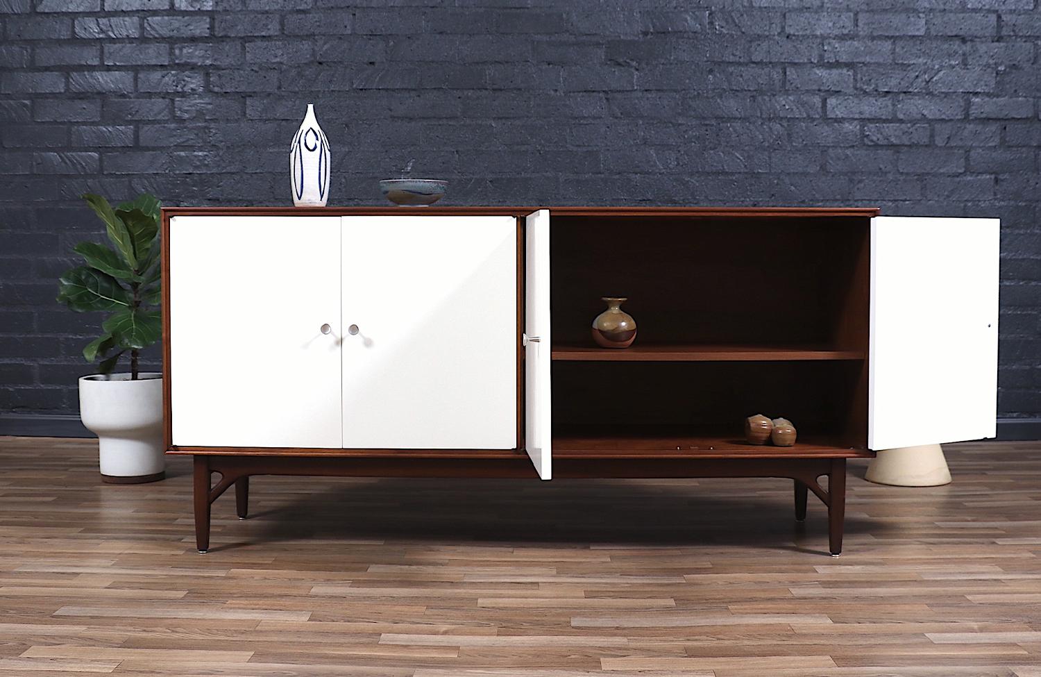 Mid-20th Century Expertly Restored - Greta M. Grossman Lacquered Credenza for Glenn of CA