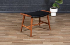 Restauré par des experts - Hans J. Wegner AP-30 Ottoman en teck et cuir pour A.P. Volé