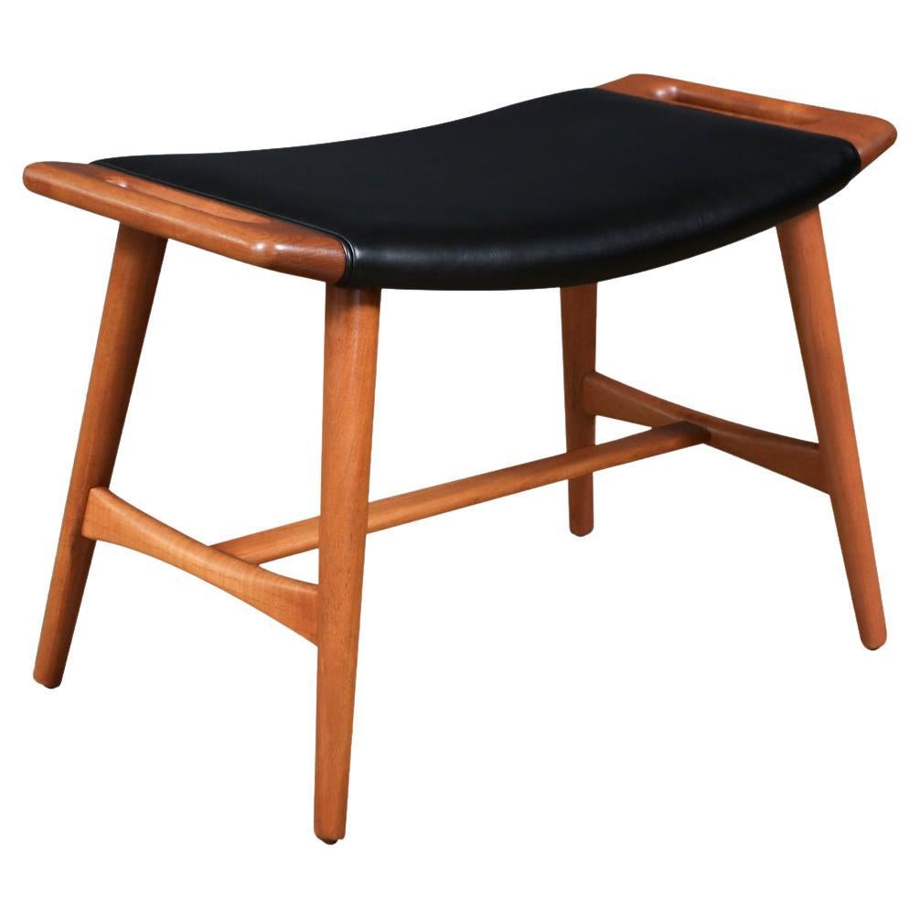 Fachmännisch restauriert - Hans J. Wegner AP-30 Ottomane aus Teakholz und Leder für A.P. Gestohlen