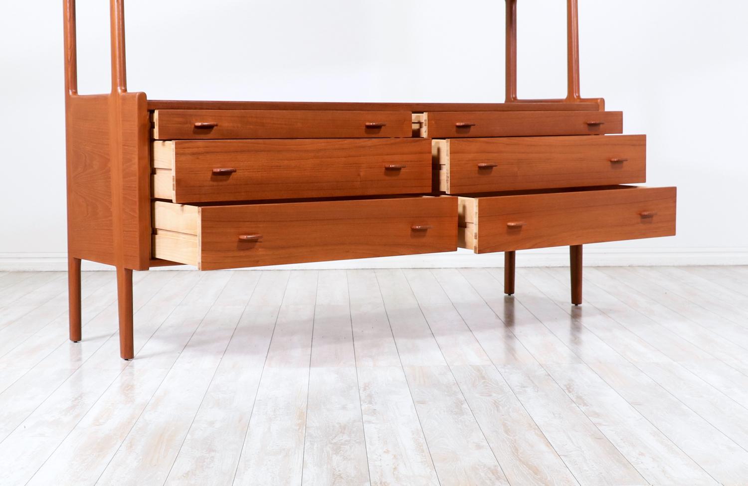 Danish Expertly Restored - Hans J. Wegner RY-20 Teak Wood Credenza with Glass Doors For Sale