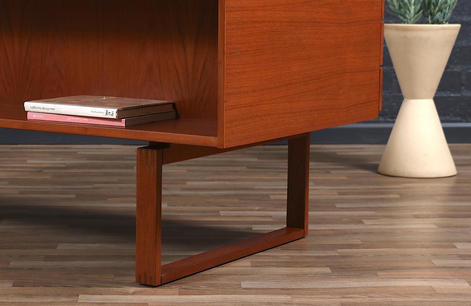 Expertly Restored - Henning Jensen & Torbin Valeur Teak Desk for Dyrlund 3