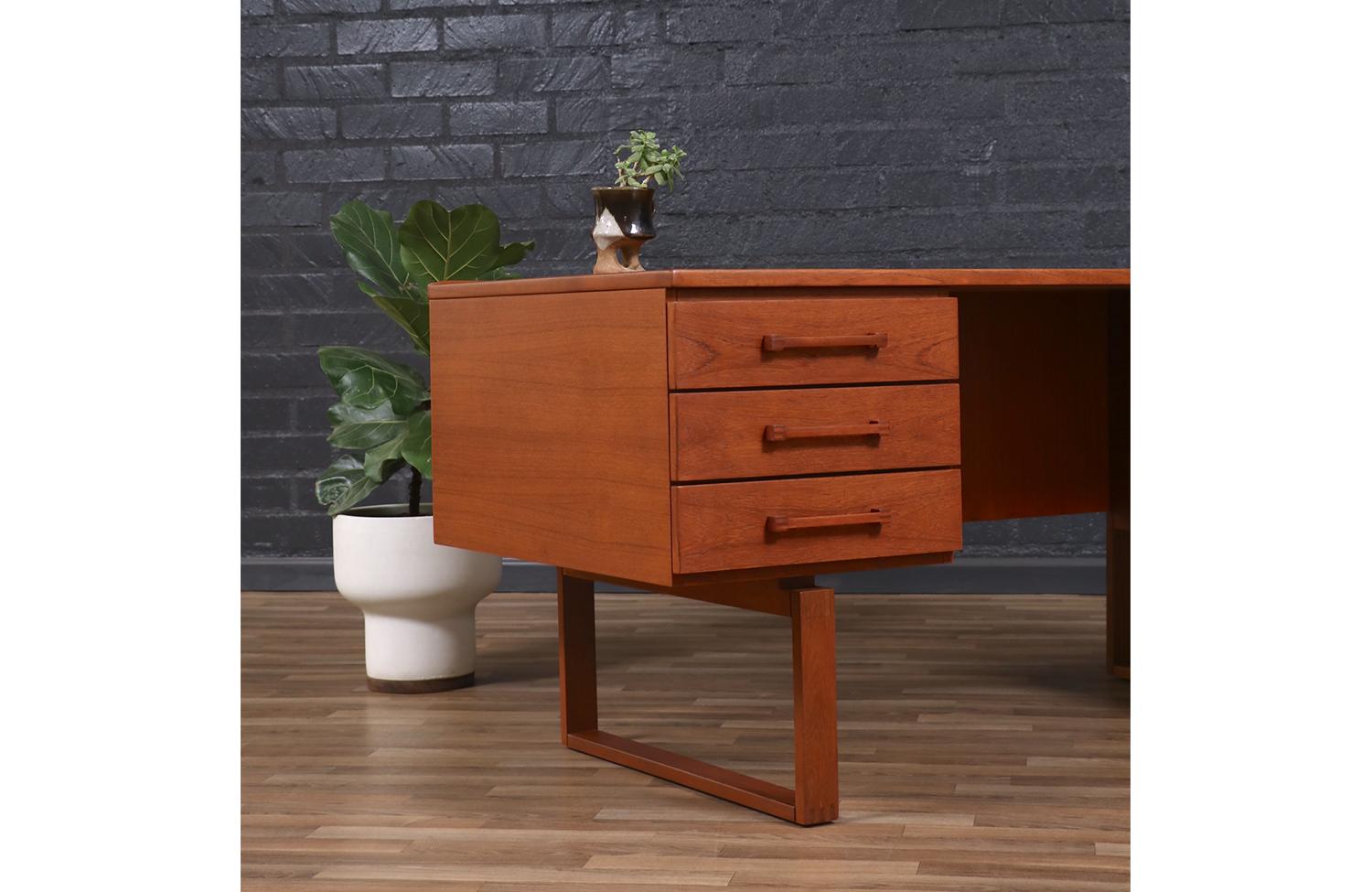 Expertly Restored - Henning Jensen & Torbin Valeur Teak Desk for Dyrlund 5