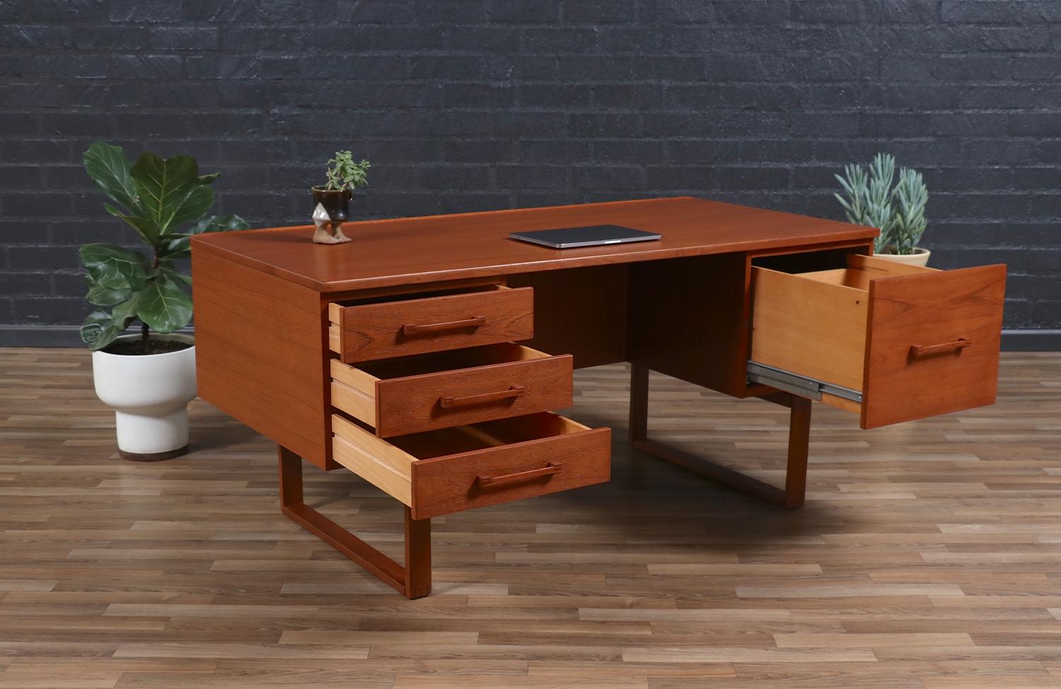 Mid-Century Modern Expertly Restored - Henning Jensen & Torbin Valeur Teak Desk for Dyrlund