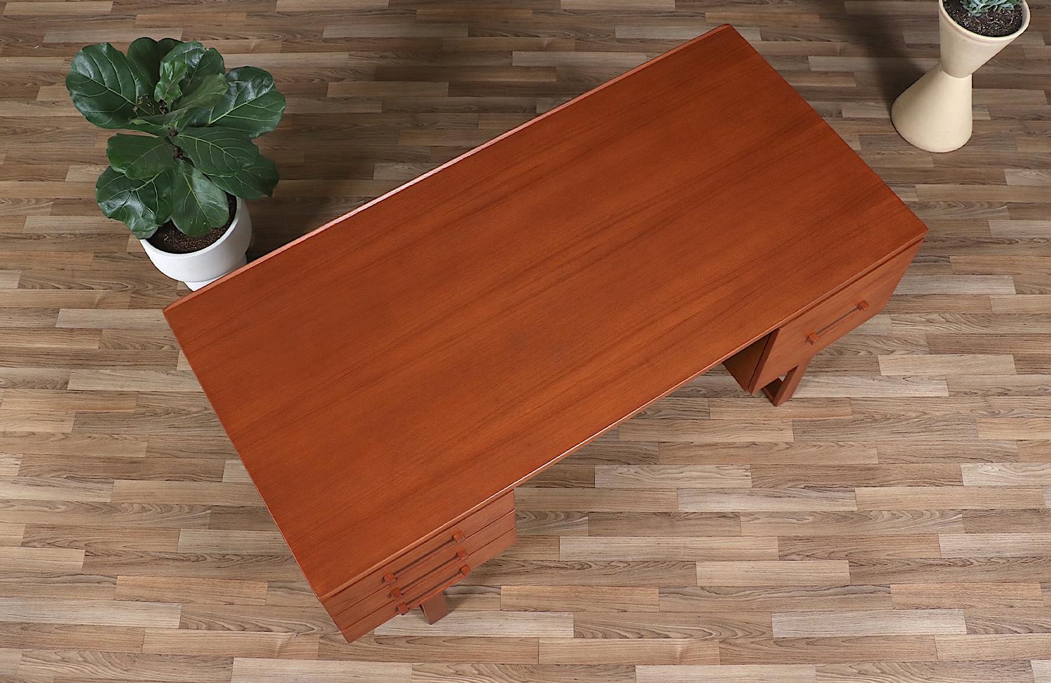 Mid-20th Century Expertly Restored - Henning Jensen & Torbin Valeur Teak Desk for Dyrlund