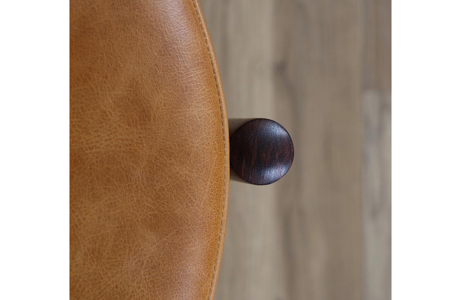 Milieu du XXe siècle Expertly Restored - Hugo Frandsen Rosewood & Cognac Leather Stools en vente