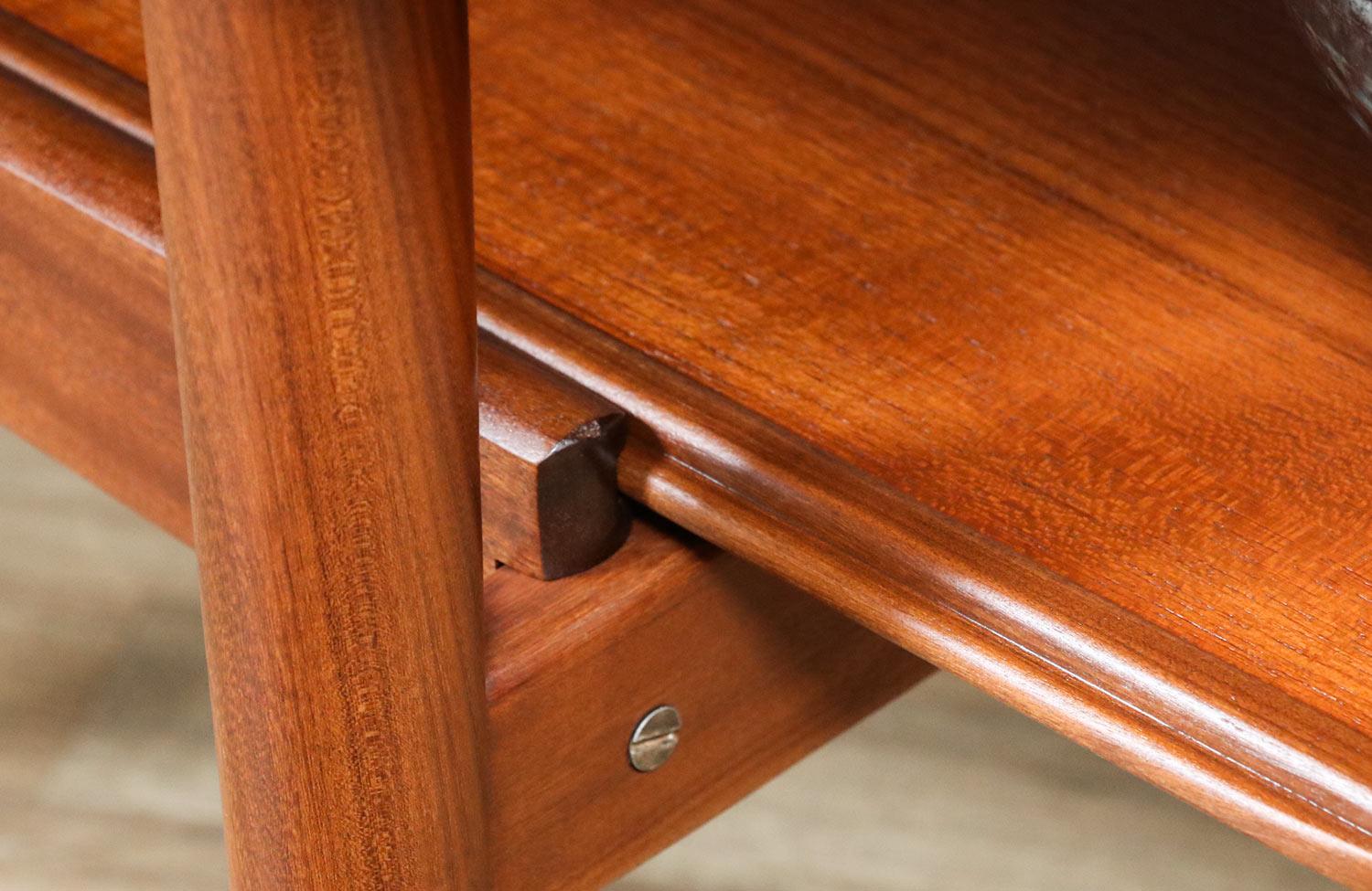Fachmännisch restauriert - H. W. Klein Teak Beistelltisch mit ausziehbarem Tablett für Bramin im Angebot 6