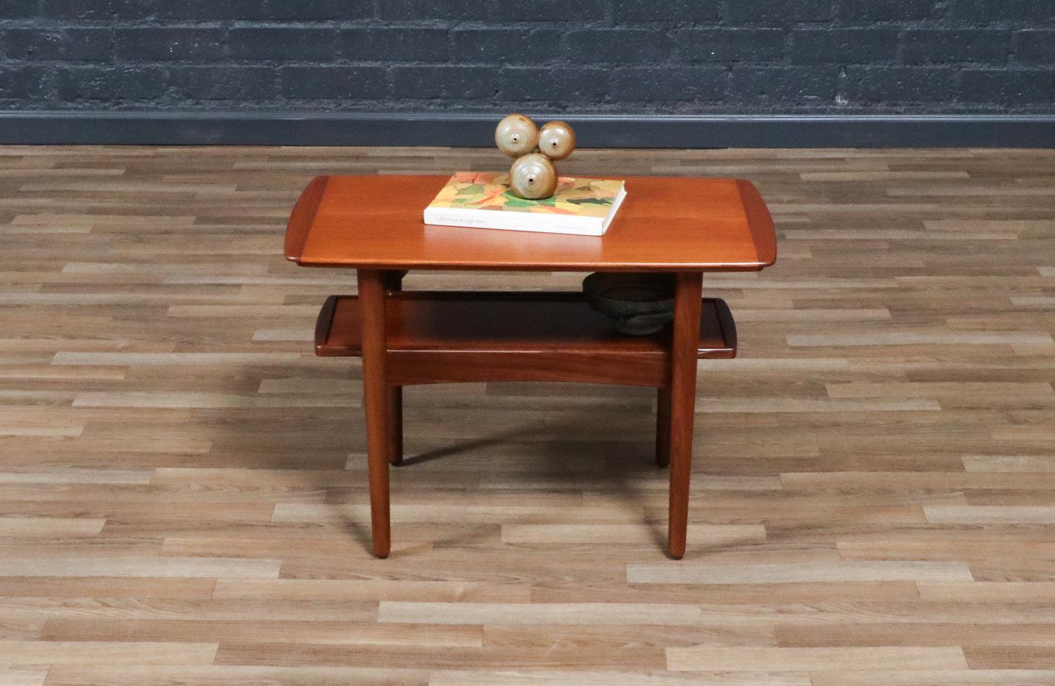 Fachmännisch restauriert - H. W. Klein Teak Beistelltisch mit ausziehbarem Tablett für Bramin im Angebot 1