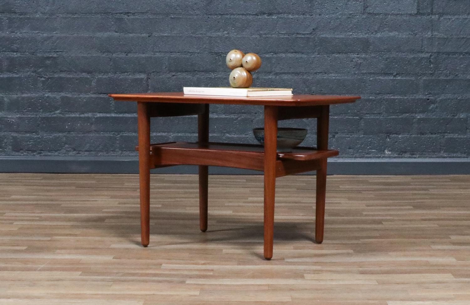 Fachmännisch restauriert - H. W. Klein Teak Beistelltisch mit ausziehbarem Tablett für Bramin im Angebot 2
