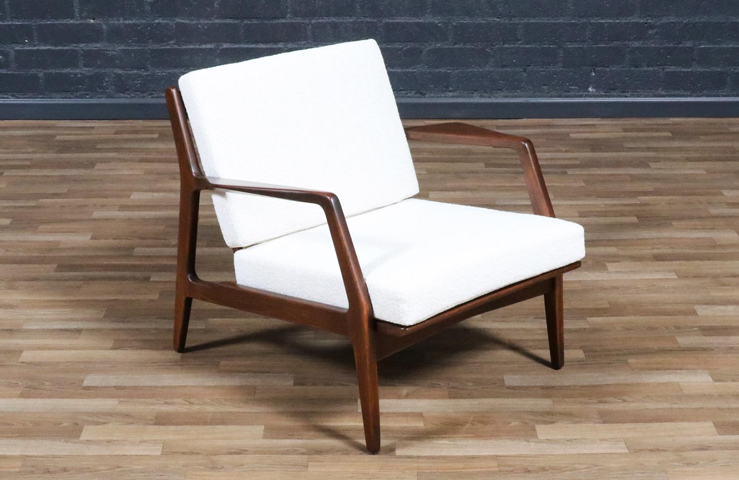 Expertly Restored - Ib Kofod Larsen Danish Modern Sculptural Lounge Chair In Excellent Condition For Sale In Los Angeles, CA