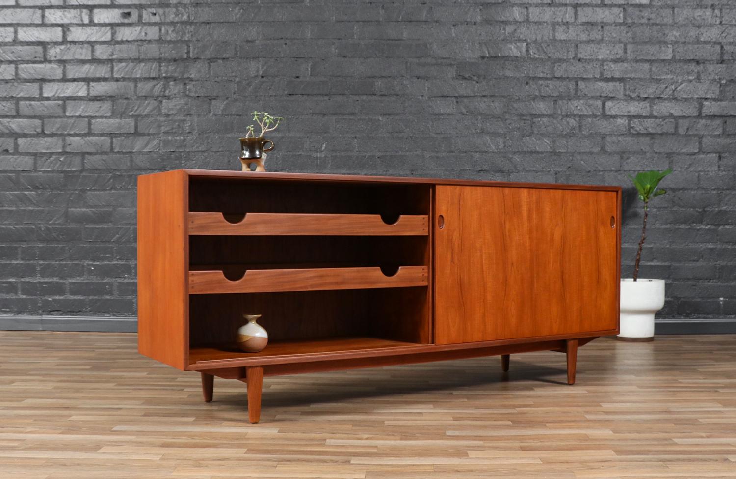 Mid-Century moderno Credenza in teak 