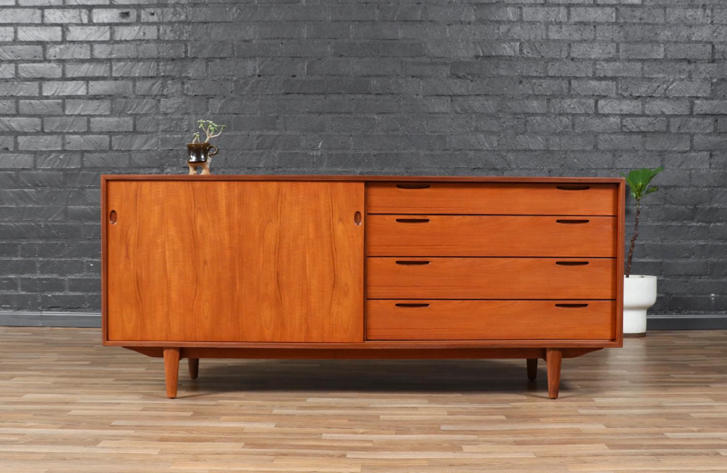 Danese Credenza in teak 