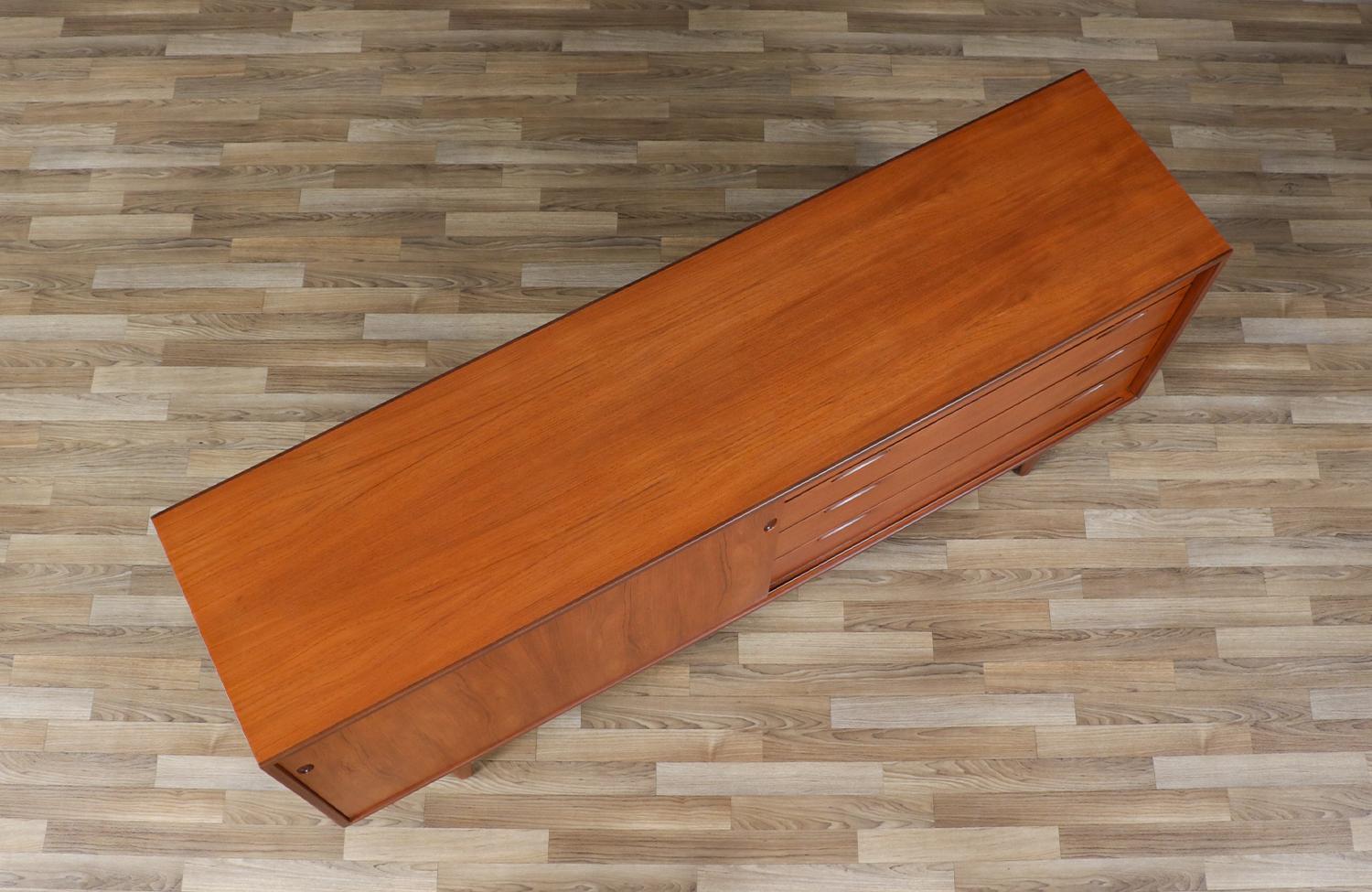 Metà XX secolo Credenza in teak 