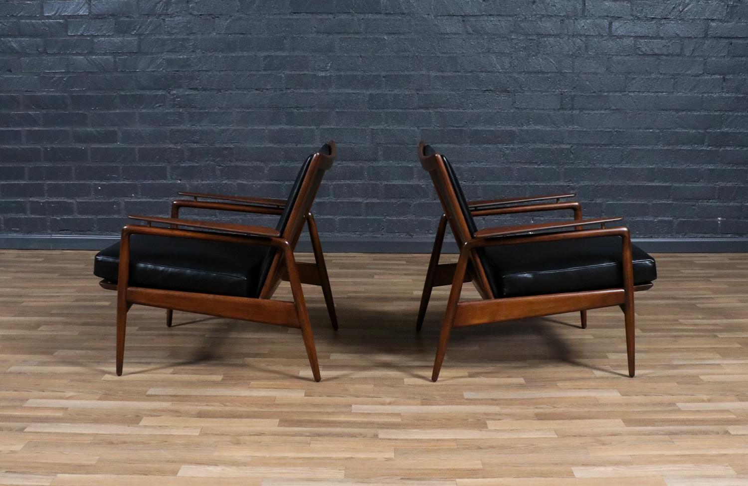 Mid-Century moderno Restaurate con perizia - Sedie da salotto in pelle di Ib Kofod-Larsen per Selig in vendita
