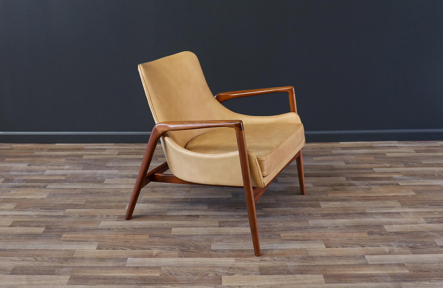 Mid-Century Modern Expertly Restored - Ib Kofod-Larsen Teak & Leather Lounge Chair for Selig  For Sale