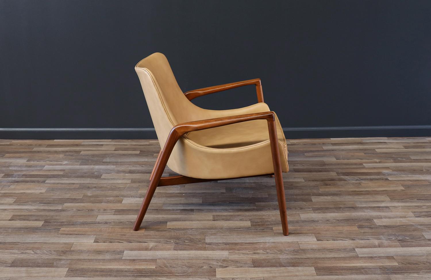 Danish Expertly Restored - Ib Kofod-Larsen Teak & Leather Lounge Chair for Selig  For Sale