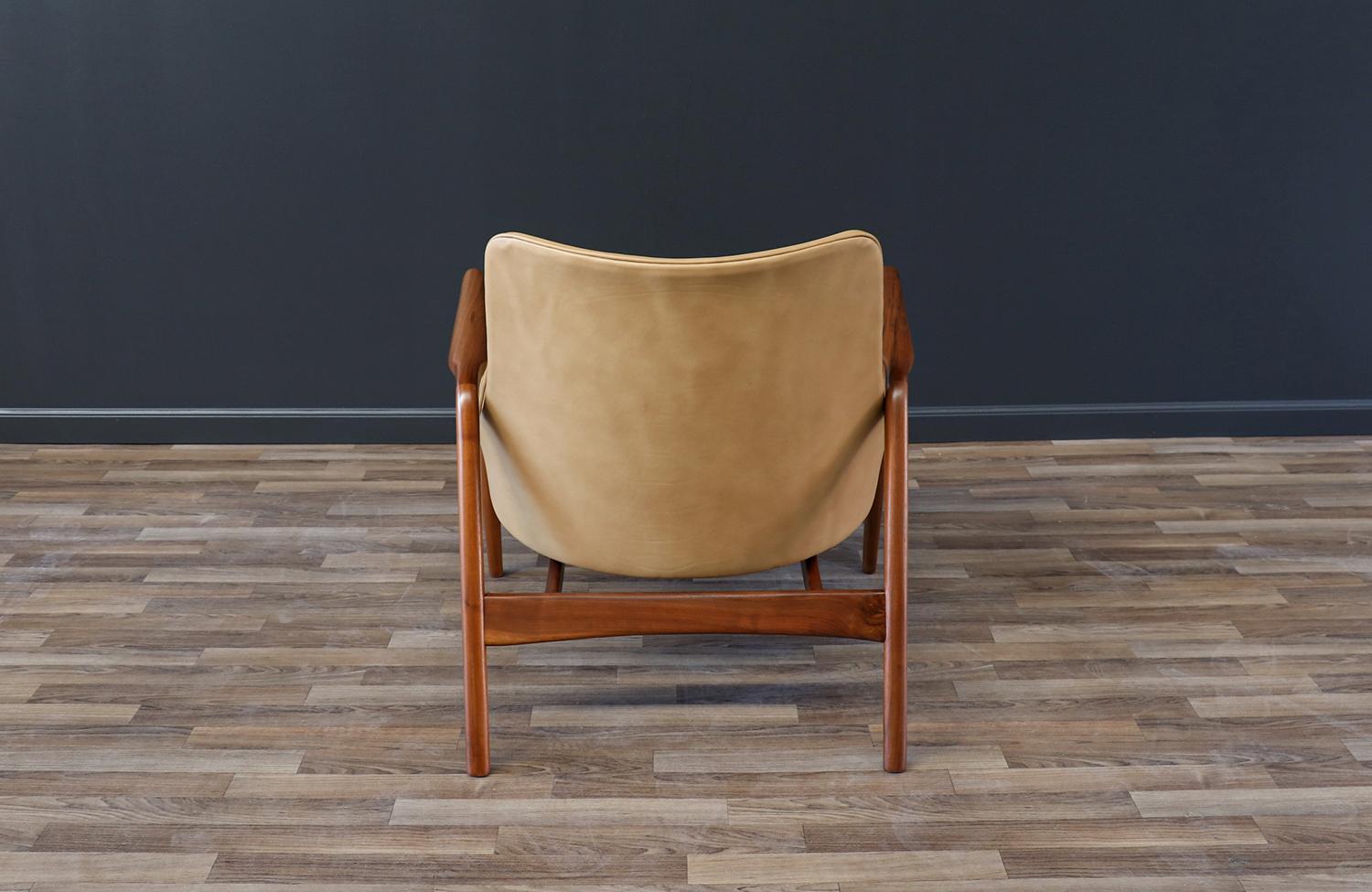 Mid-20th Century Expertly Restored - Ib Kofod-Larsen Teak & Leather Lounge Chair for Selig  For Sale