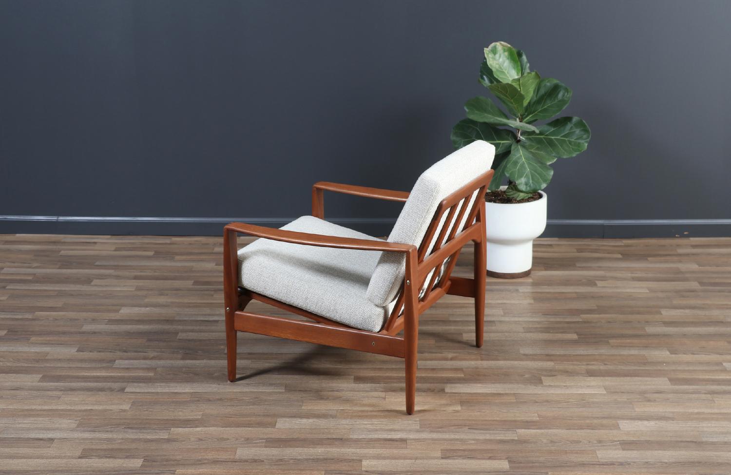 Danish Expertly Restored Illum WIkkelso Model-EK Teak Lounge Chair for Niels Eilersen