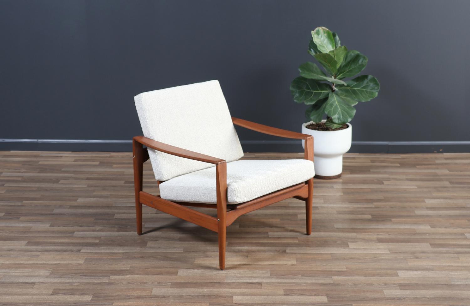 Transforming a piece of Mid-Century Modern furniture is like bringing history back to life, and we take this journey with passion and precision. With over 17 years of artisanal expertise, our Los Angeles studio is a haven where vintage treasures are