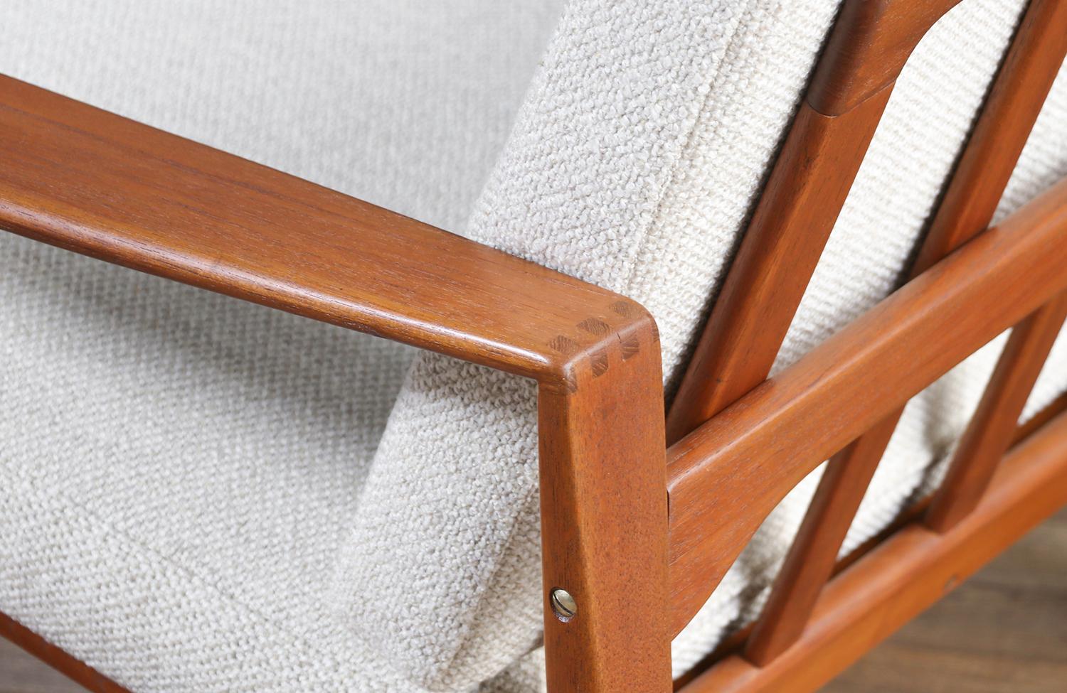 Expertly Restored Illum WIkkelso Model-EK Teak Lounge Chair for Niels Eilersen In Excellent Condition In Los Angeles, CA