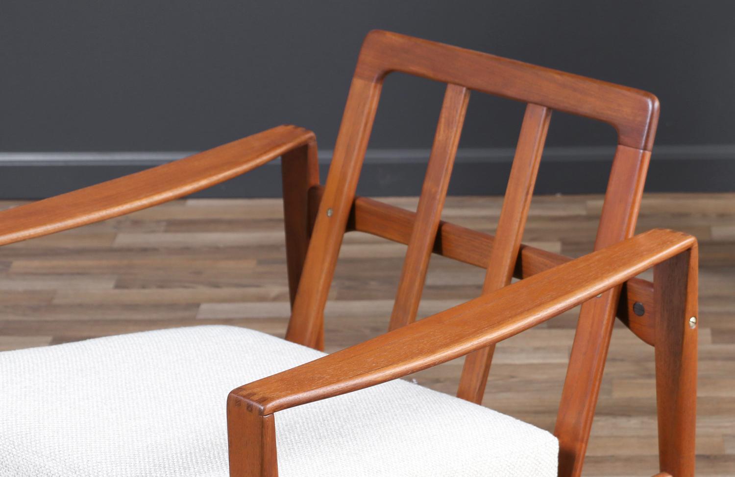 Expertly Restored Illum WIkkelso Model-EK Teak Lounge Chair for Niels Eilersen 1