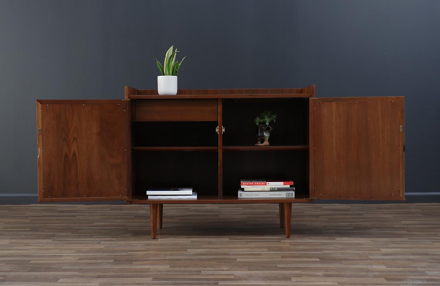 American Expertly Restored - Jack Cartwright Cabinet w/ Cane Doors for Founders