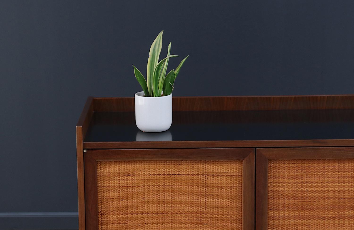 Expertly Restored - Jack Cartwright Cabinet w/ Cane Doors for Founders In Excellent Condition In Los Angeles, CA