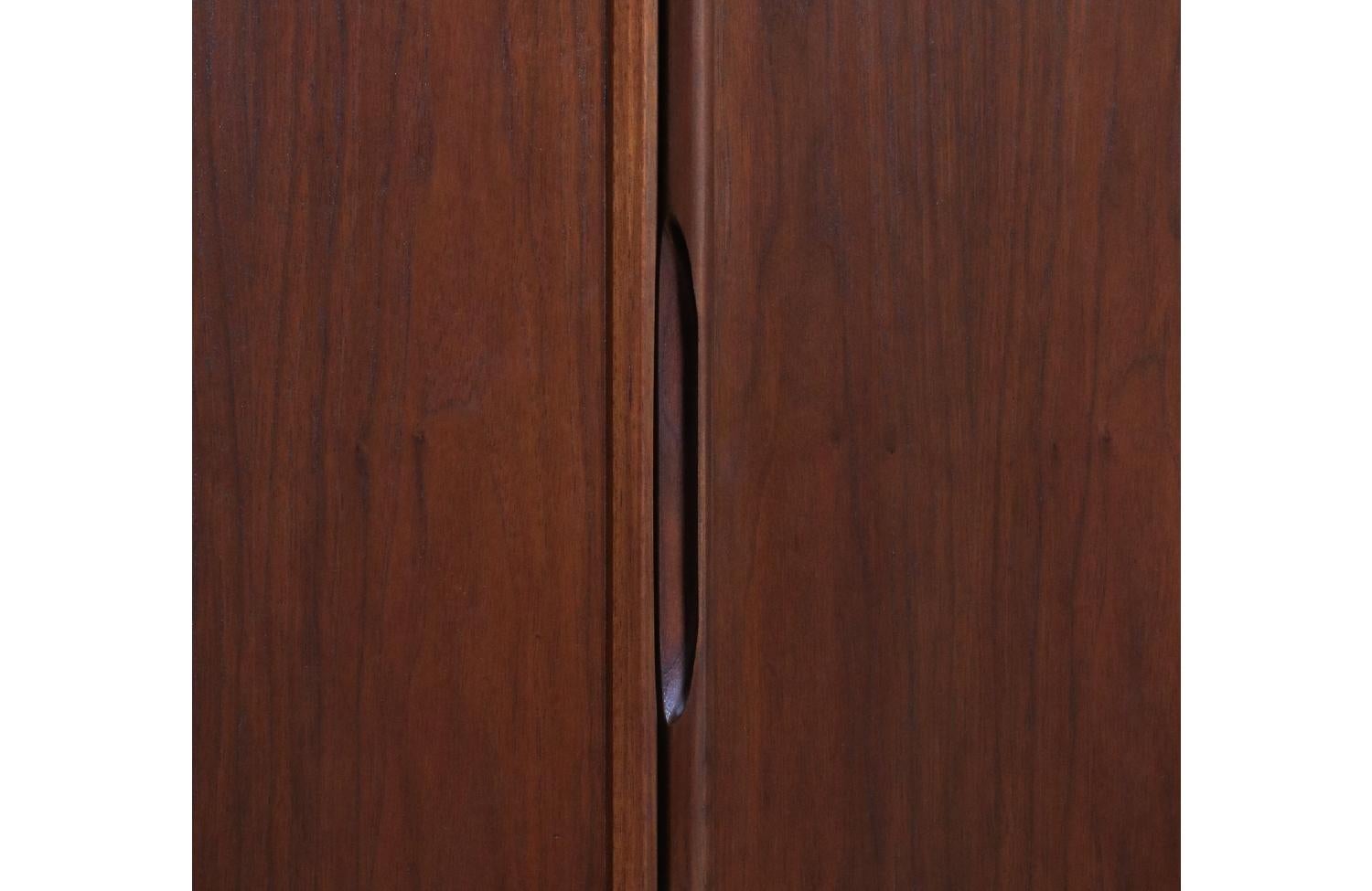 Expertly Restored-Jack Cartwright Gentlemen's Wardrobe Dressing Cabinet w/Mirror For Sale 4