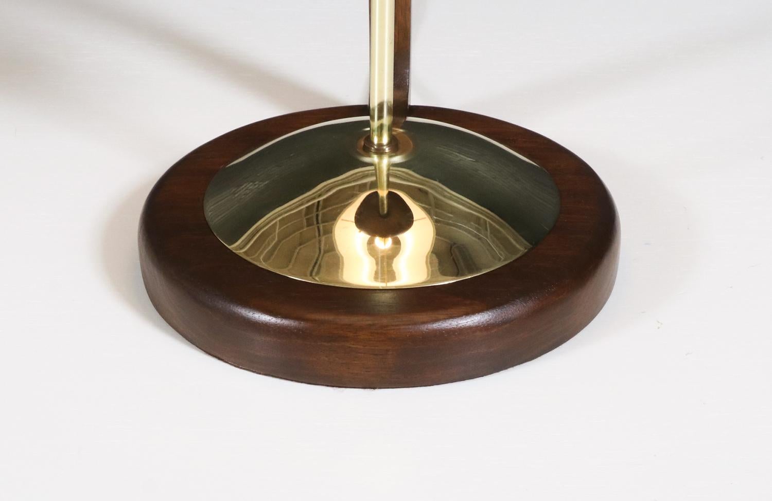 Restaurada por expertos - Lámpara de mesa de madera Korina de John Keal para Modeline of California en venta 2